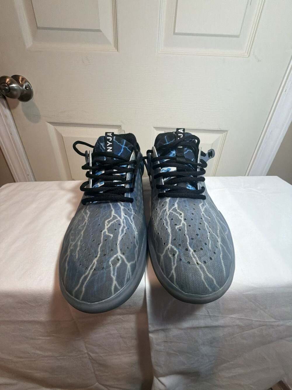 Nike SB Zoom Nyjah 3 PRM Trouble At Home Lightning Shoes